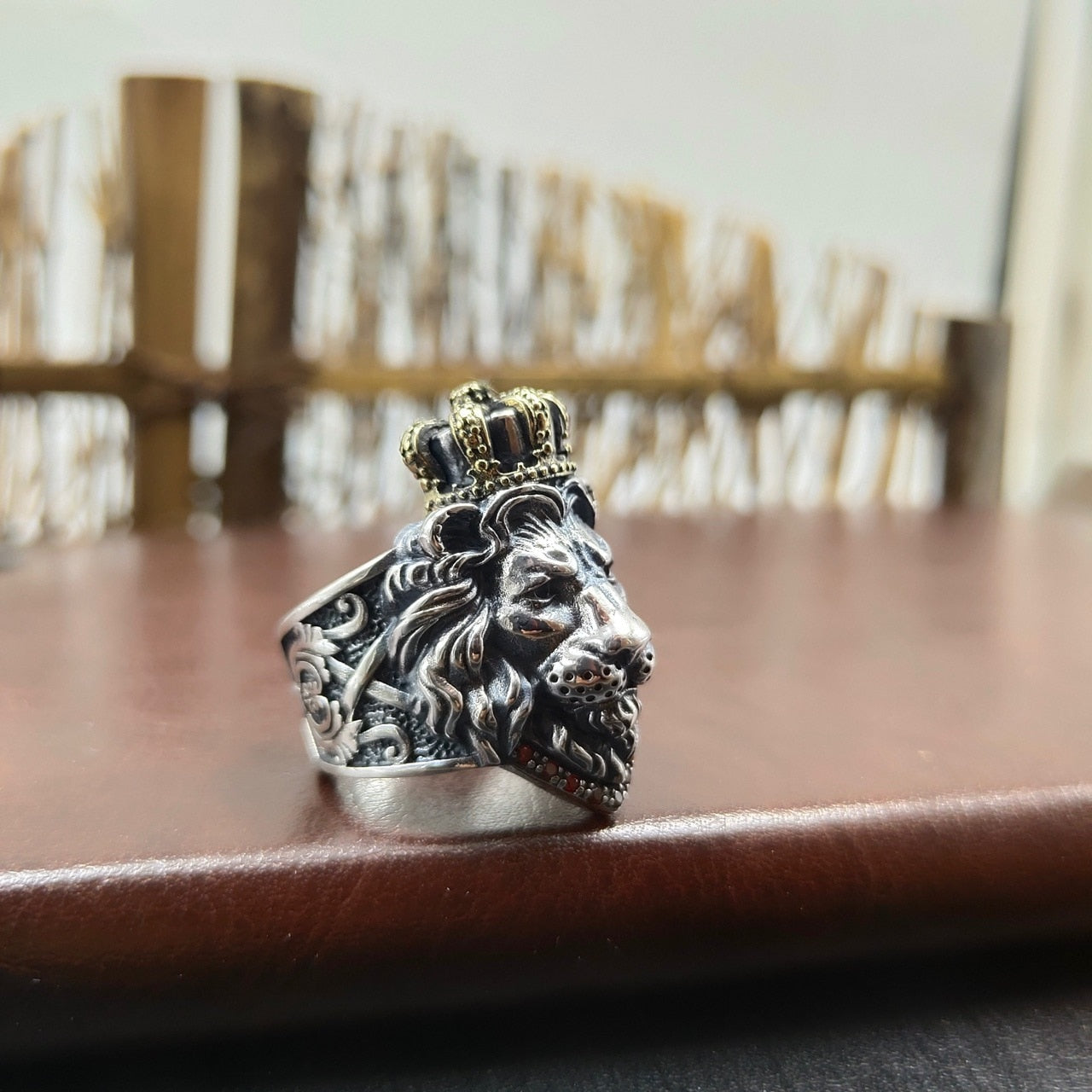 The lion deals king ring